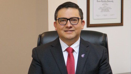 ismael ortega headshot
